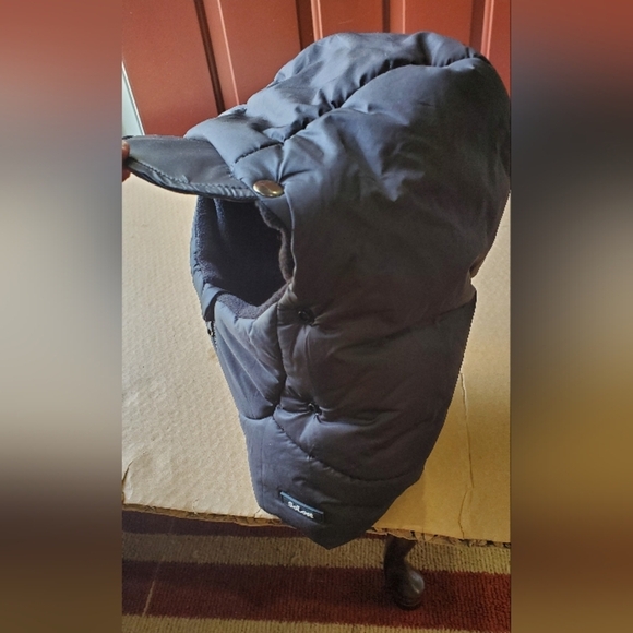 Solost Black Quilted Hat for Cold Weather - Picture 5 of 5